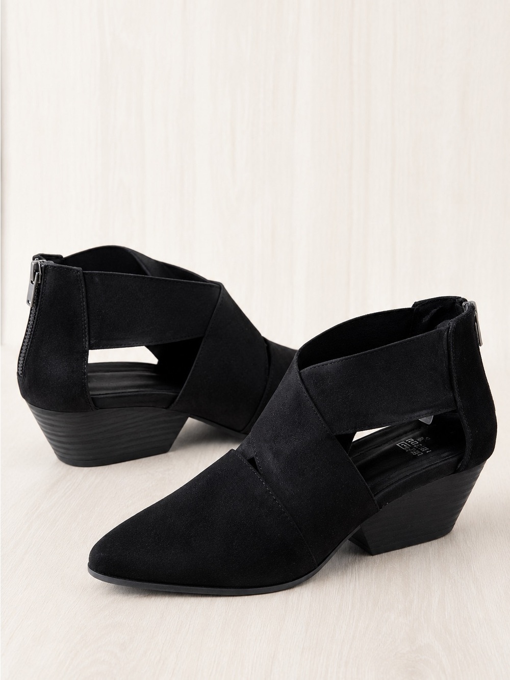 Eileen Fisher Black Suede Pointed Toe Cutout Ankle Booties Women’s 7.5